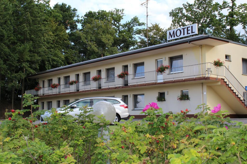 Hotel Drive In Motel Capellen Exterior photo